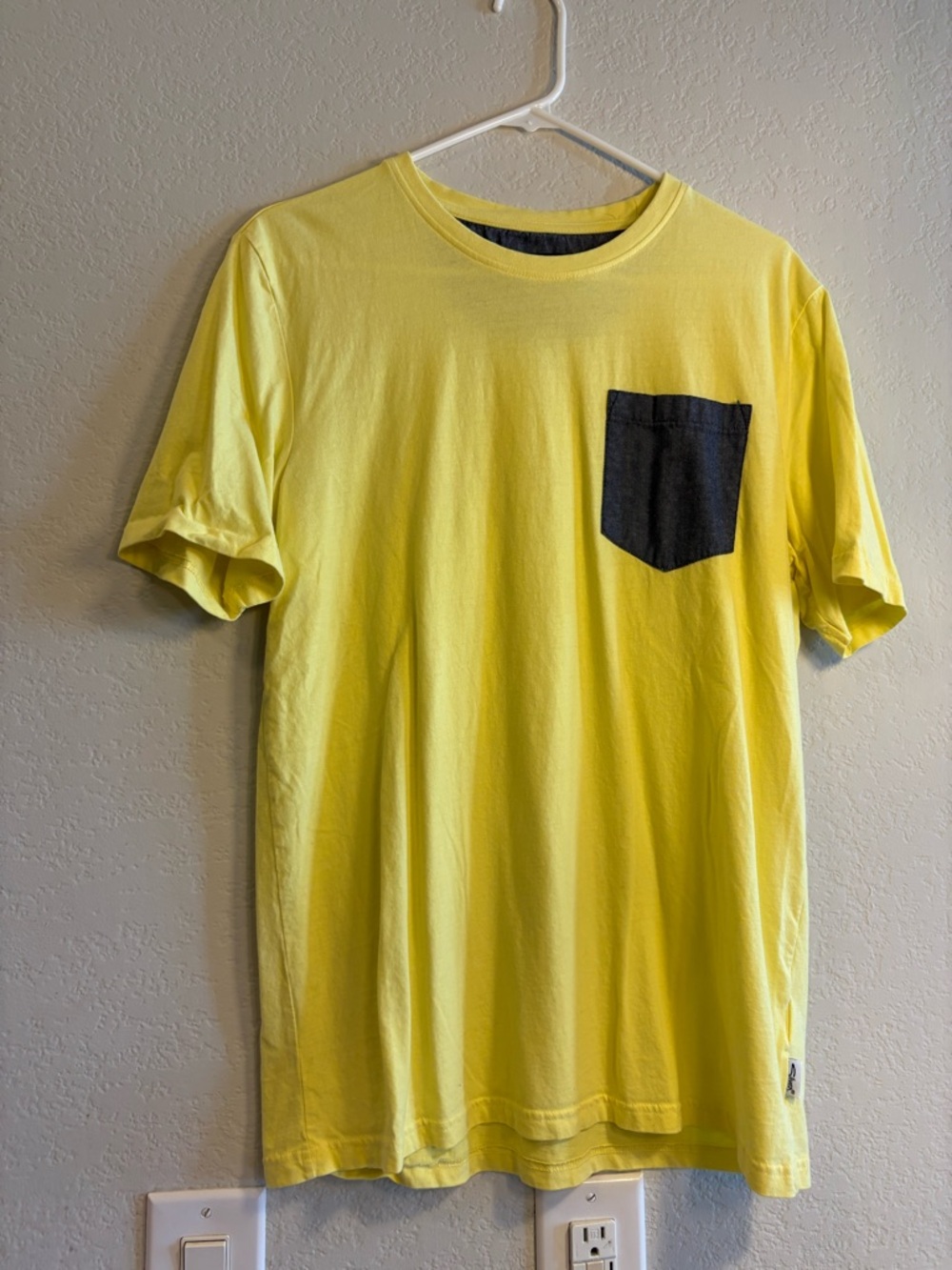 Silver Jeans Men's Bright Yellow Crew Tee with Dark Pocket